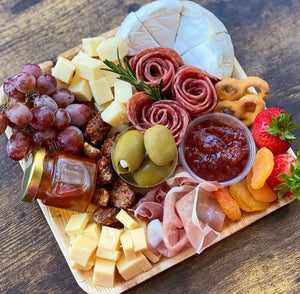 Deluxe Charcuterie Box