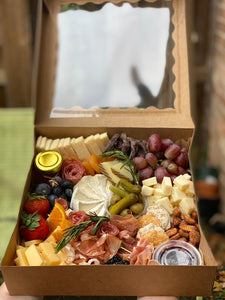 Deluxe Charcuterie Box